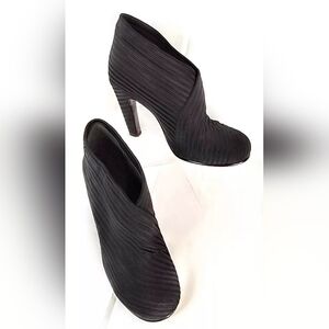 UNITED NUDE Mid Fold Hi Black Ankle Heels Bootie Boots Round Toe Ribbed 38 7.5